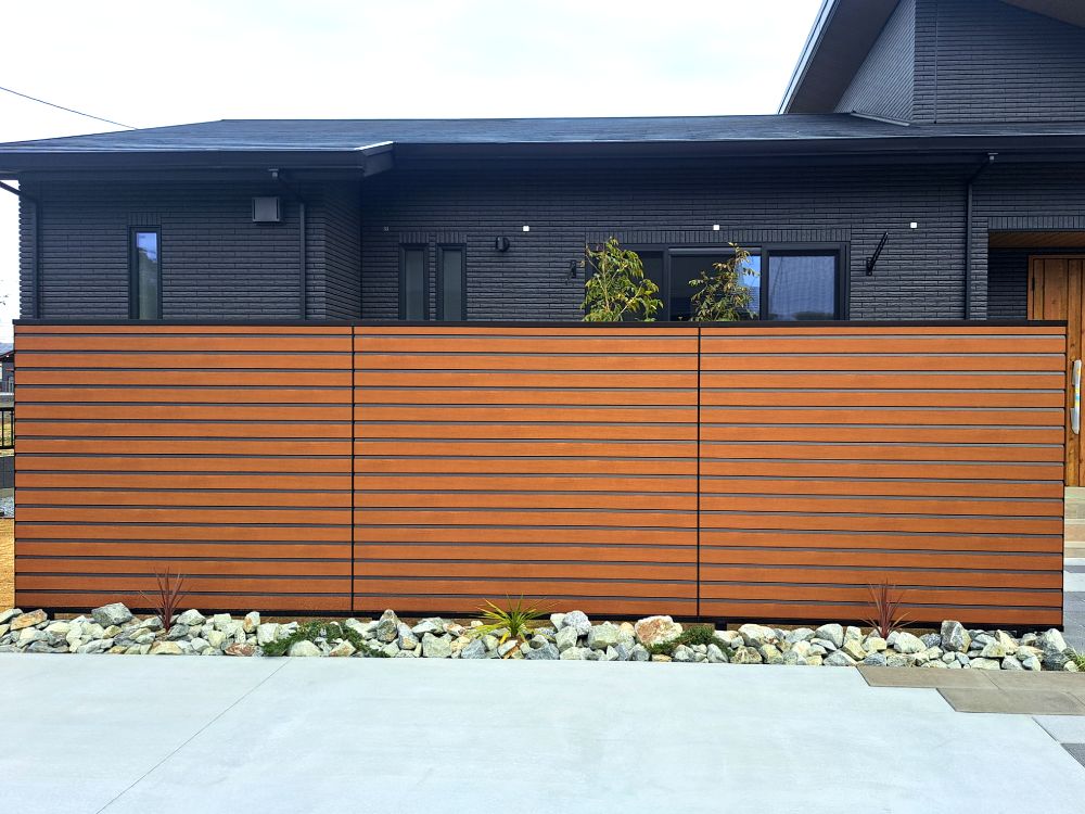 スクリーンフェンスの施工例です