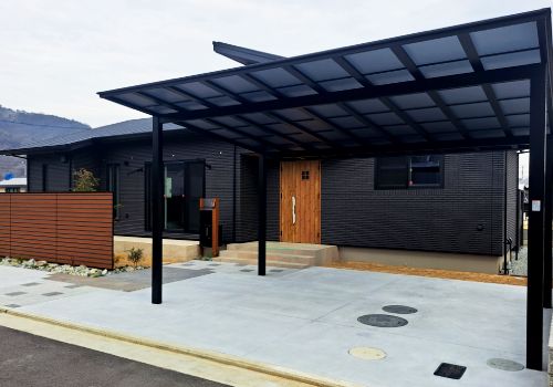 香川県のカーポートとフェンスの施工例が写っているサムネイルです。